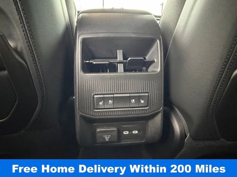 Used 2025 Jeep Wagoneer S Launch Edition image 32