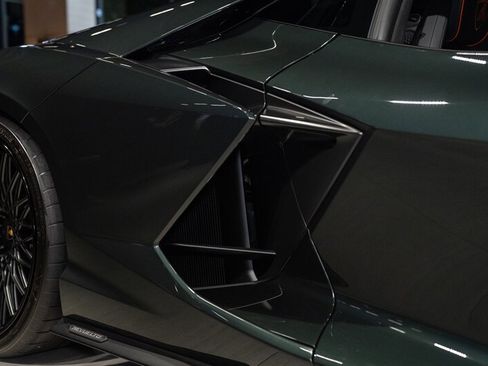 Used 2024 Lamborghini Revuelto AWD/4WD image 27