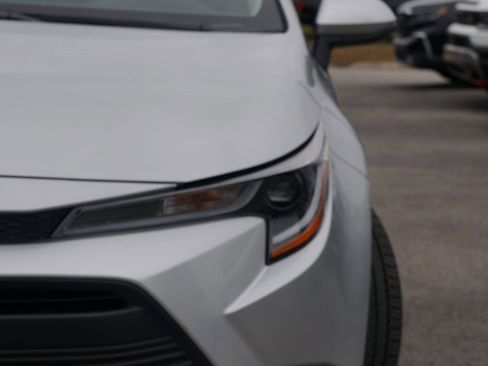 Used 2025 Toyota Corolla LE image 5