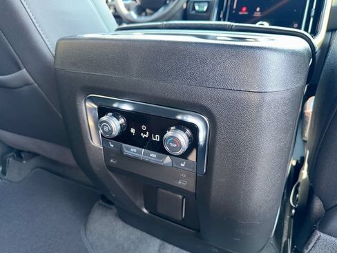 Certified 2025 GMC Yukon XL AT4 w/ AT4 Premium Package AWD/4WD image 30