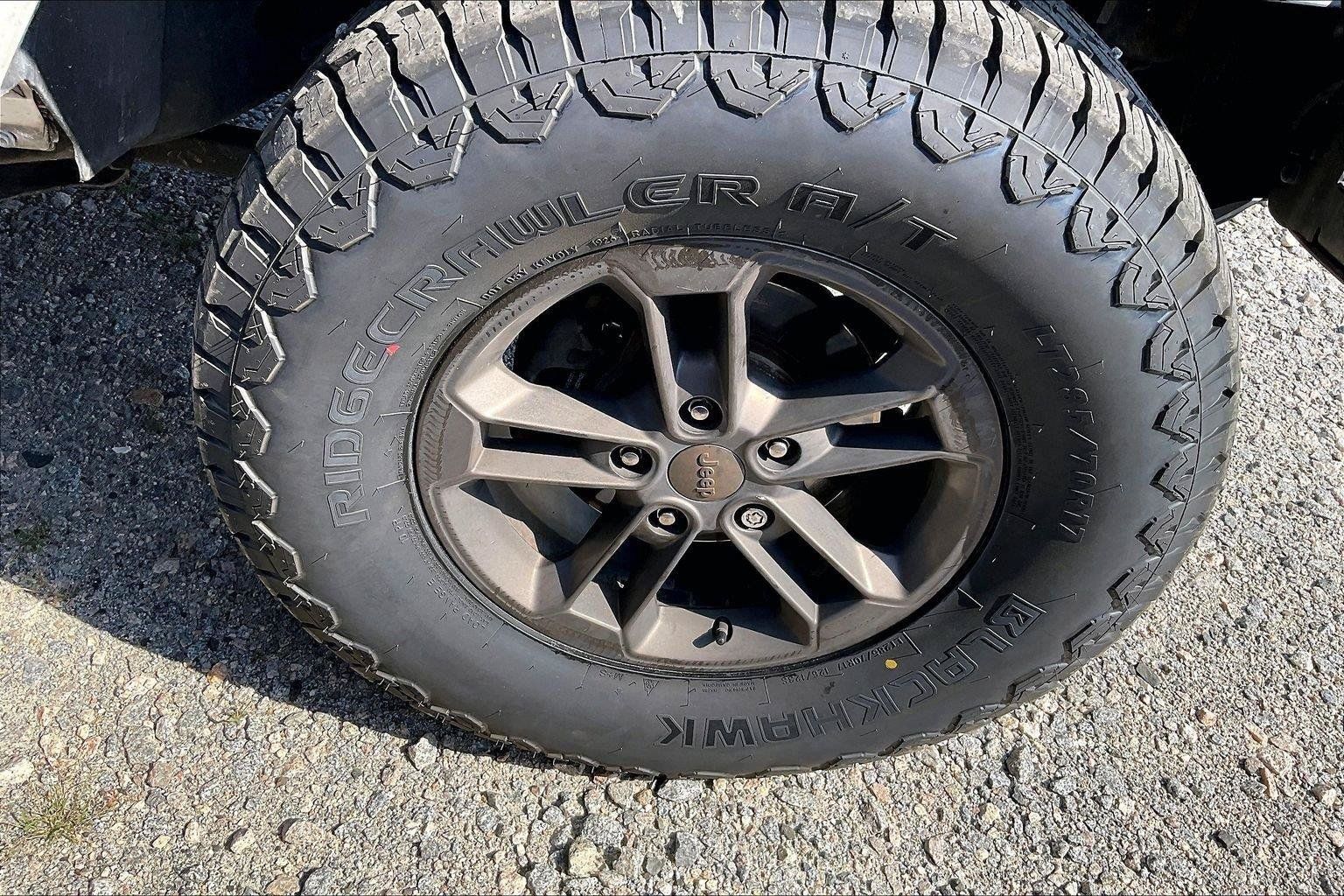 Used 2016 Jeep Wrangler Unlimited Sahara AWD/4WD image 7