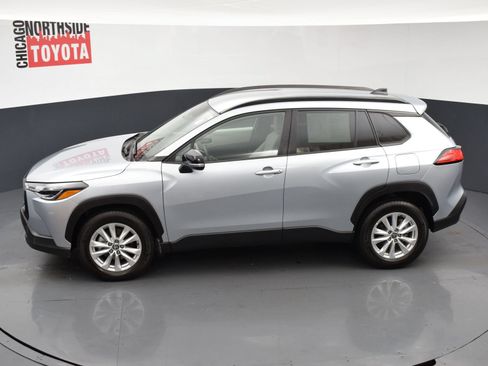 Used 2025 Toyota Corolla Cross LE AWD/4WD image 17