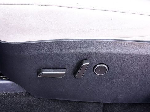 Used 2024 Tesla Model Y 2WD image 20