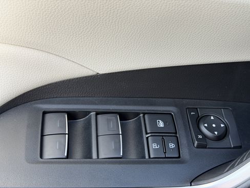 Used 2022 Toyota RAV4 XLE image 19