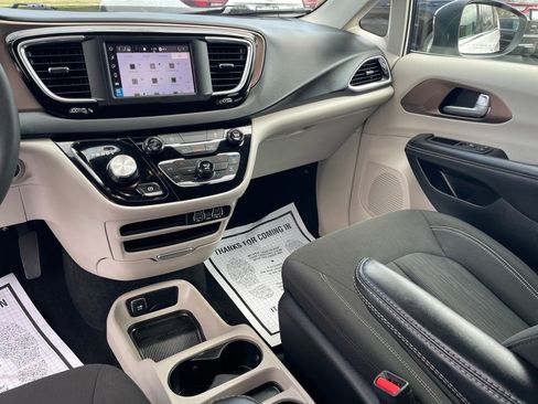 Used 2024 Chrysler Voyager LX image 20