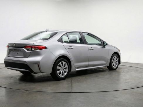 Used 2025 Toyota Corolla LE image 9