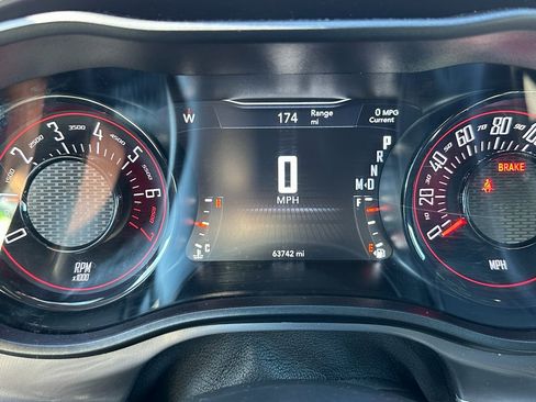 Certified 2022 Dodge Challenger SXT w/ Blacktop Package image 25