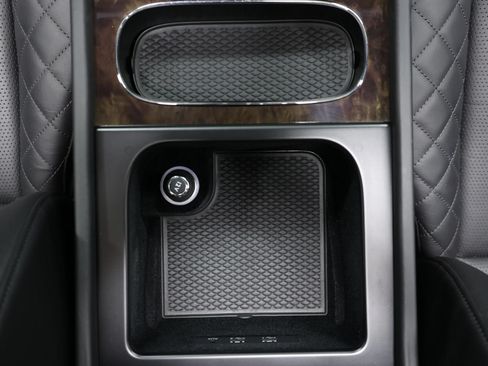 Used 2020 Bentley Bentayga Plug-In Hybrid AWD/4WD image 43