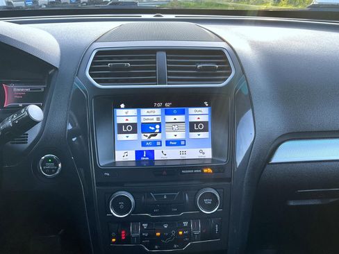 Used 2017 Ford Explorer XLT w/ Equipment Group 202A AWD/4WD image 14