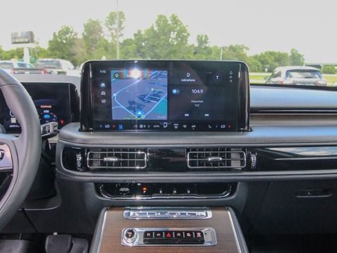Used 2025 Lincoln Aviator Reserve w/ Equipment Group 201A AWD/4WD image 30