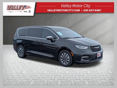 Used 2023 Chrysler Pacifica Limited