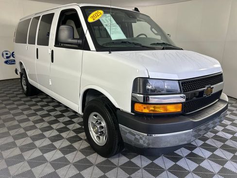 Used 2025 Chevrolet Express 2500 LT w/ LT Preferred Equipment Group RWD image 3