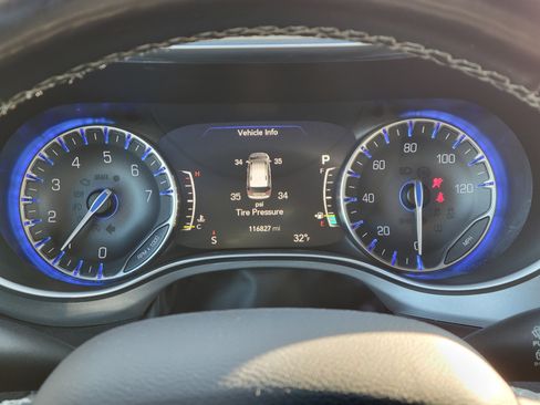 Used 2018 Chrysler Pacifica Touring-L Plus image 23