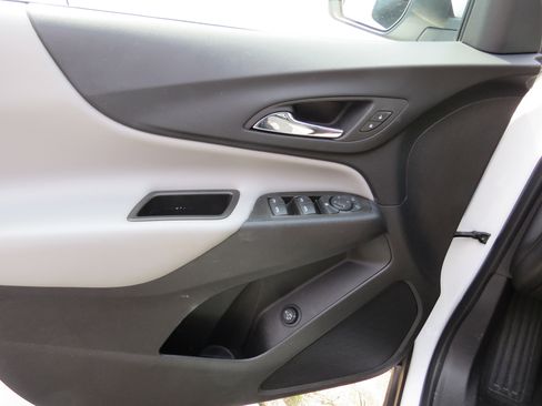 Used 2023 Chevrolet Equinox LT w/ Driver Convenience Package image 18