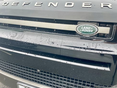 Certified 2025 Land Rover Defender 110 X-Dynamic SE AWD/4WD image 32