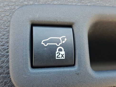Certified 2023 Toyota Sienna XLE AWD/4WD image 32