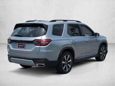 Used 2025 Honda Pilot Touring image 5