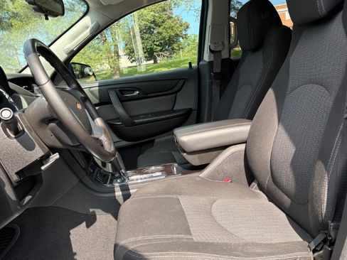 Used 2017 Chevrolet Traverse LT w/ Style and Technology Package AWD/4WD image 19