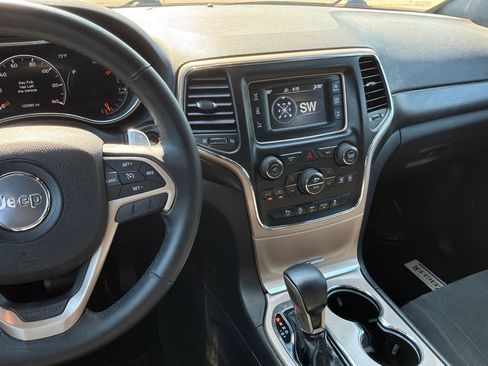 Used 2017 Jeep Grand Cherokee Laredo AWD/4WD image 32