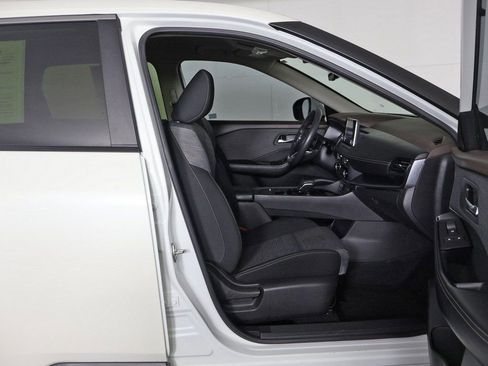 Used 2023 Nissan Rogue SV image 26