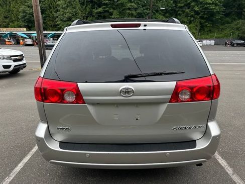 Used 2010 Toyota Sienna XLE FWD image 6