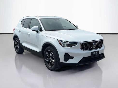 Used 2025 Volvo XC40 B5 Core AWD/4WD image 7
