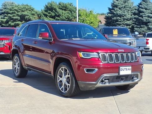 Used 2018 Jeep Grand Cherokee Limited AWD/4WD image 3