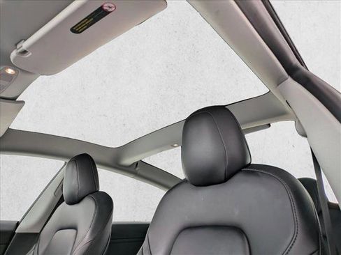 Used 2022 Tesla Model 3 Long Range image 15