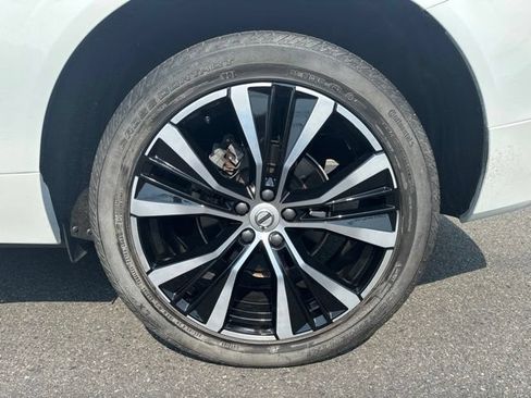 Certified 2024 Volvo XC60 B5 Plus w/ Protection Package Premier AWD/4WD image 9
