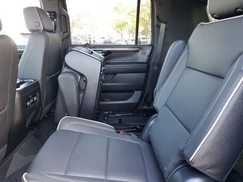 Used 2025 Chevrolet Suburban Premier RWD image 9