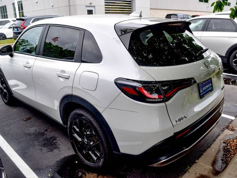 Used 2023 Honda HR-V Sport image 7