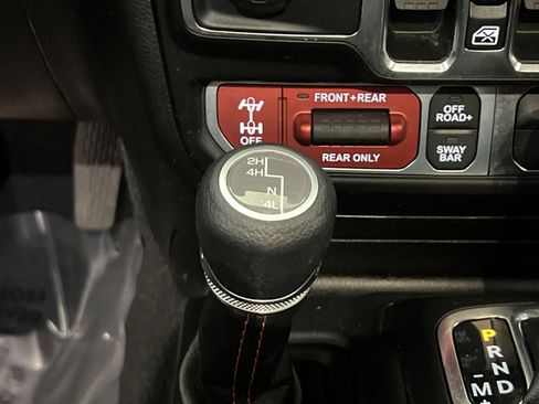 Used 2022 Jeep Wrangler Unlimited Rubicon w/ Cold Weather Group AWD/4WD image 30
