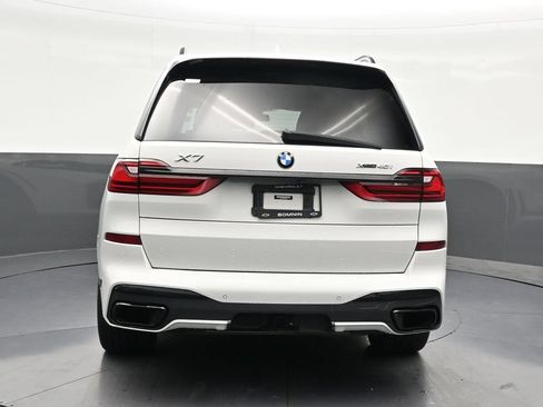 Used 2022 BMW X7 xDrive40i w/ M Sport Package AWD/4WD image 4