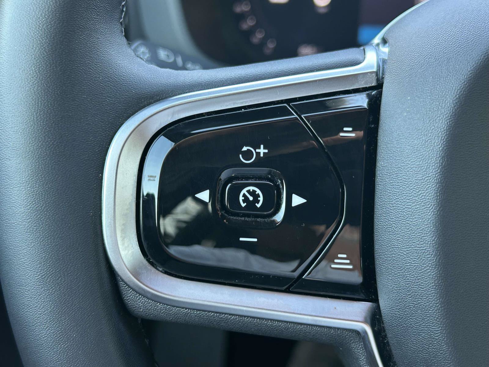Certified 2024 Volvo XC60 B5 Plus AWD/4WD image 28