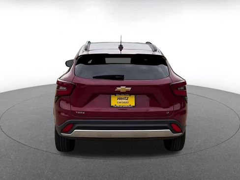 Used 2025 Chevrolet Trax LT FWD image 11