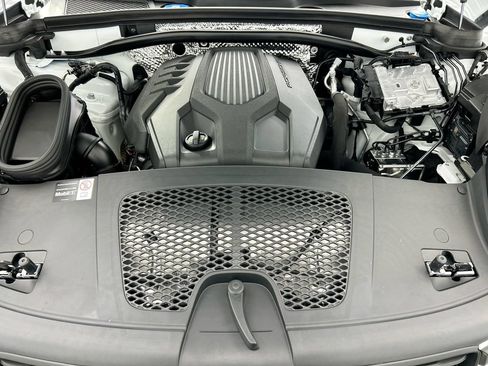 Used 2026 Porsche Macan AWD/4WD image 30