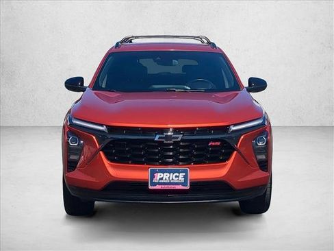 Used 2024 Chevrolet Trax RS w/ Driver Confidence Package FWD image 2