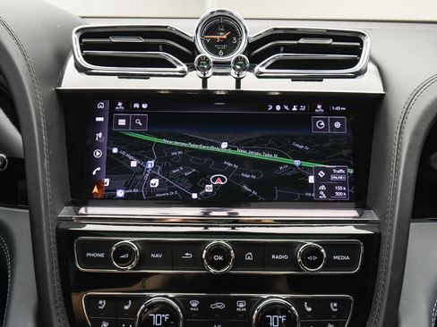 Used 2022 Bentley Bentayga image 41
