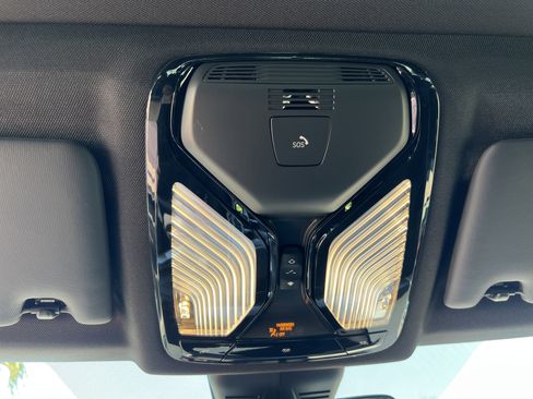 Used 2025 BMW 330i Sedan w/ M Sport Package image 40