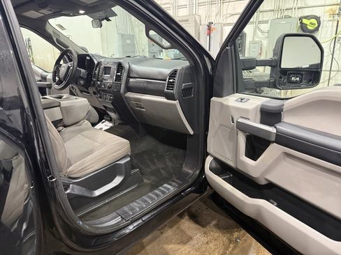 Used 2017 Ford F550 XLT w/ XLT Value Package image 33