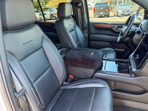 Used 2025 GMC Yukon Denali w/ Sun & Power Step Package AWD/4WD image 37