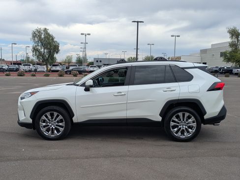 Used 2021 Toyota RAV4 XLE Premium FWD image 2