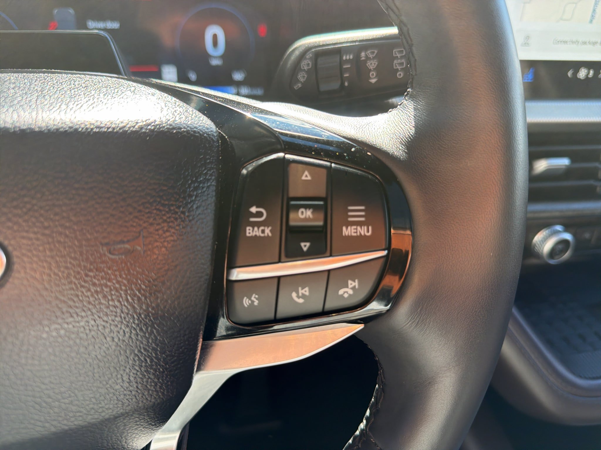 Certified 2025 Ford Explorer Platinum AWD/4WD image 26