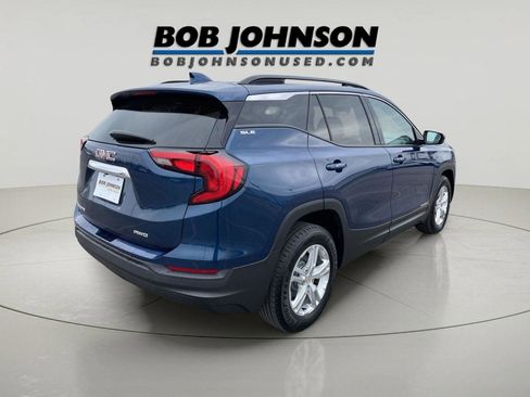 Used 2020 GMC Terrain SLE w/ Driver Convenience Package image 3