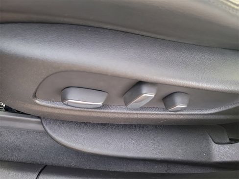 Used 2017 Cadillac XT5 Luxury w/ Driver Awareness Package image 18