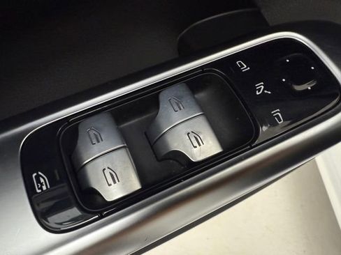 Used 2024 Mercedes-Benz C 300 Sedan image 27