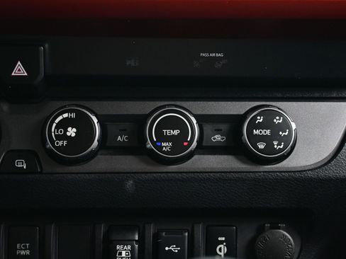 Used 2020 Toyota Tacoma TRD Sport image 21