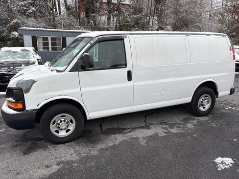 Used 2011 Chevrolet Express 3500 image 9