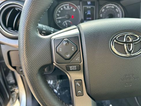 Used 2022 Toyota Tacoma SR5 AWD/4WD image 15