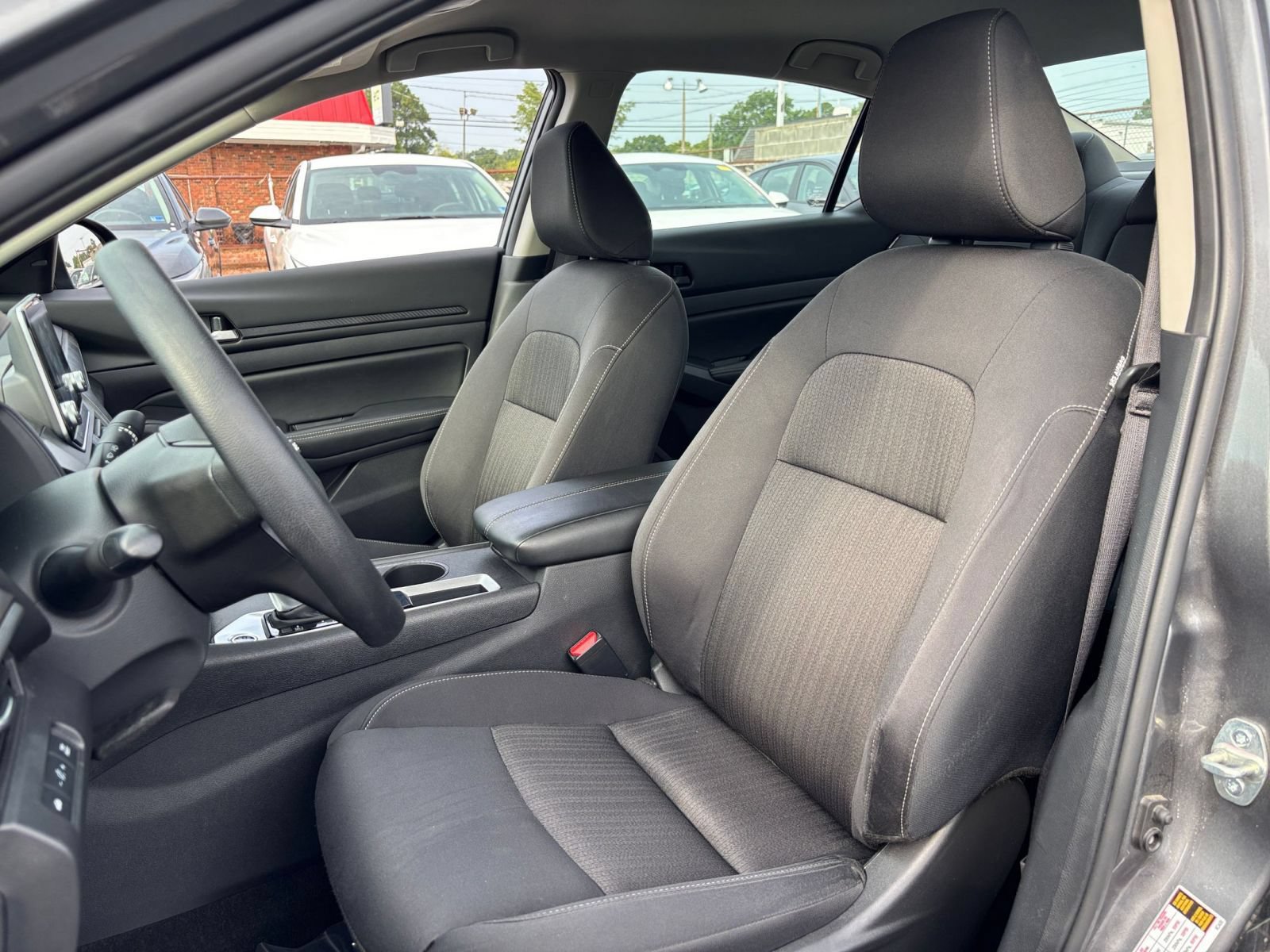 Used 2025 Nissan Altima 2.5 SV FWD image 35